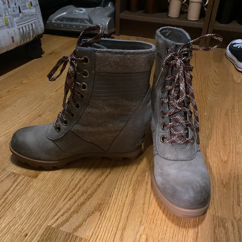 Cute and comfortable Sorel boots. 2 years old.